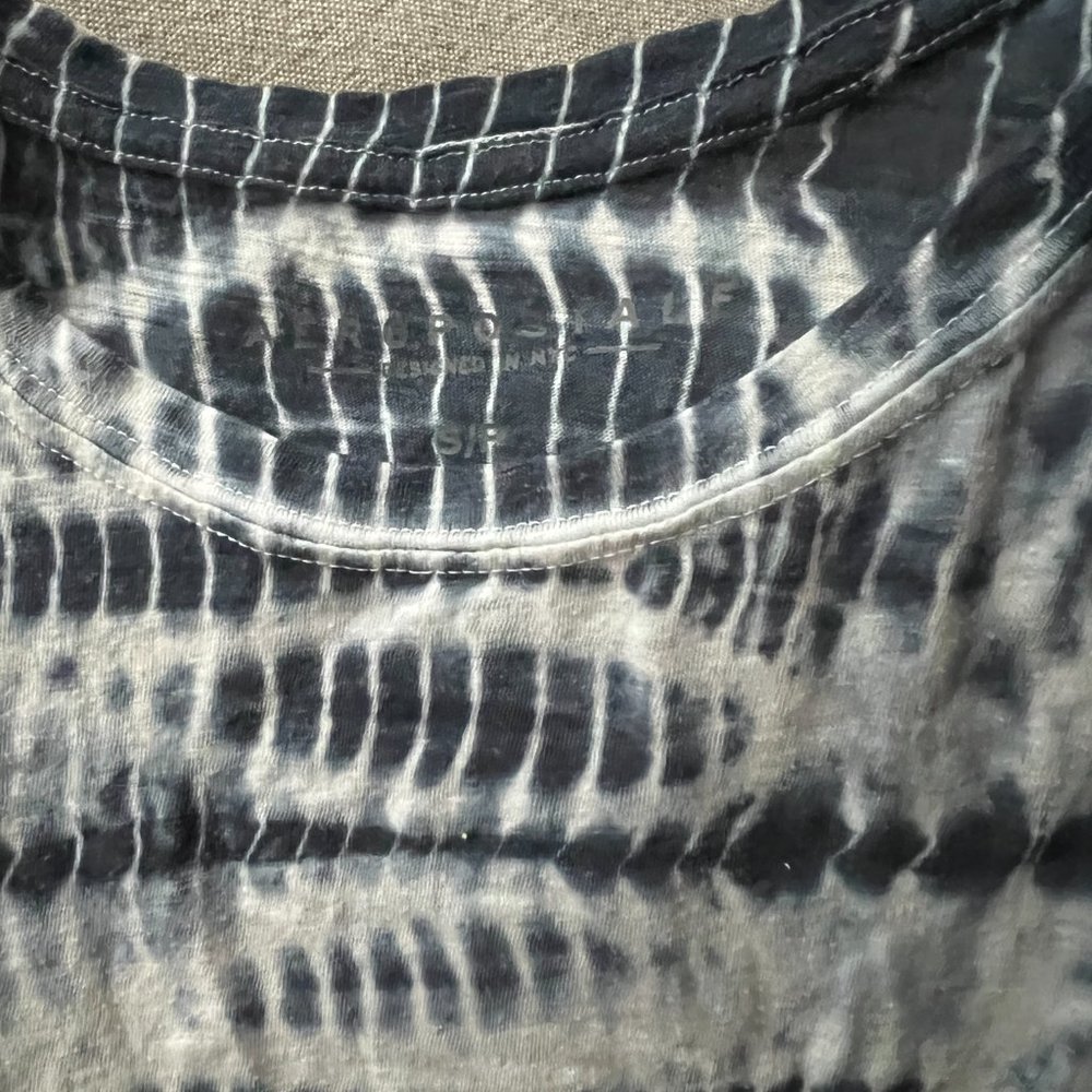 Like NEW Aeropostale Blue & White Tie Dye Tank Top Sz S - Picture 2 of 4
